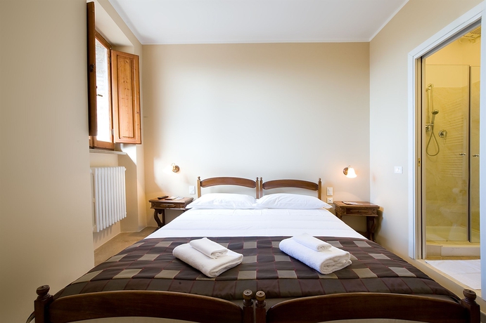 Imagen de la habitación del Hotel Properzio. Foto 4