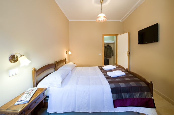 Imagen de la habitación del Hotel Properzio. Foto 7