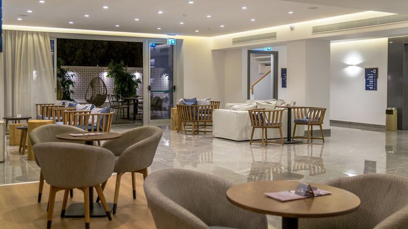 Imagen de los interiores del Hotel Protaras Plaza. Foto 18