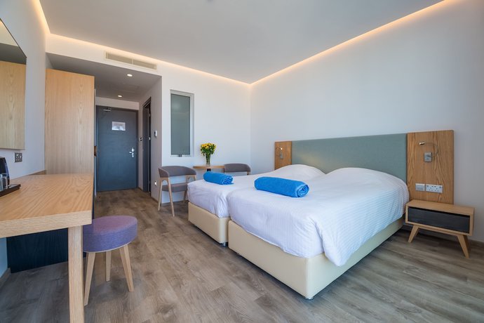 Imagen de la habitación del Hotel Protaras Plaza. Foto 15