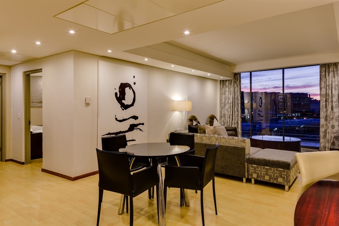 Imagen de los interiores del Hotel Protea By Marriott Cape Town North Wharf. Foto 10