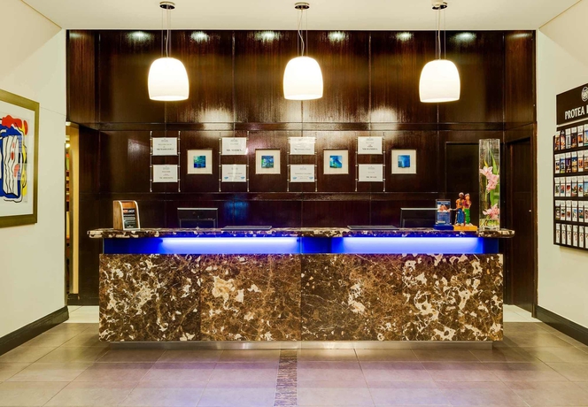 Imagen de los interiores del Hotel Protea By Marriott Cape Town North Wharf. Foto 14