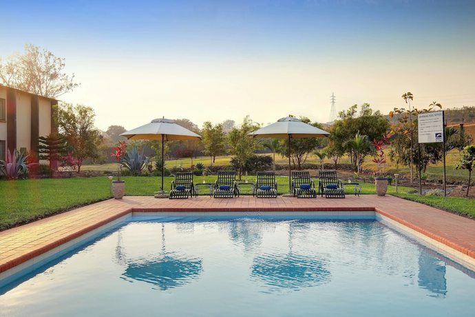 Imagen de la piscina del Hotel Protea By Marriott Chipata. Foto 9