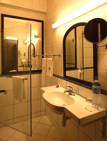 Imagen de la habitación del Hotel Protea By Marriott Dar Es Salaam Courtyard. Foto 8