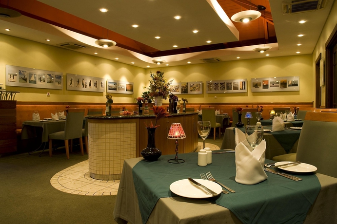 Imagen del bar/restaurante del Hotel Protea By Marriott Dar Es Salaam Oyster Bay. Foto 5