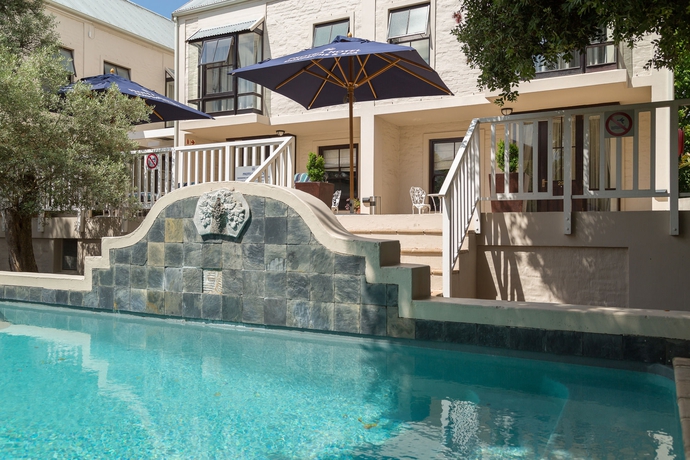 Imagen de la piscina del Hotel Protea By Marriott Dorpshuis and Spa Stellenbosch. Foto 14