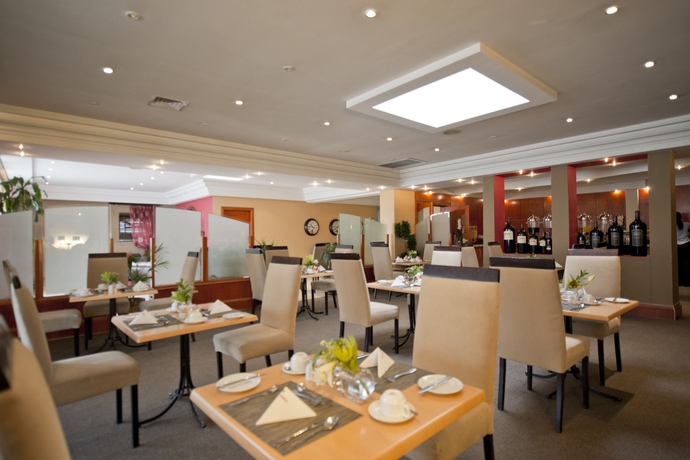Imagen del bar/restaurante del Hotel Protea By Marriott Windhoek Furstenhof. Foto 2