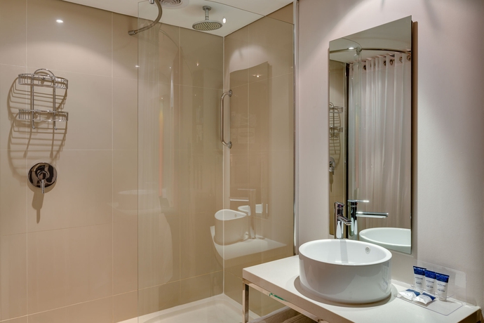 Imagen de la habitación del Hotel Protea Fire and Ice By Marriott Cape Town. Foto 8