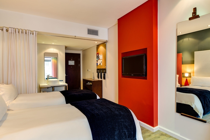 Imagen de la habitación del Hotel Protea Fire and Ice By Marriott Cape Town. Foto 10