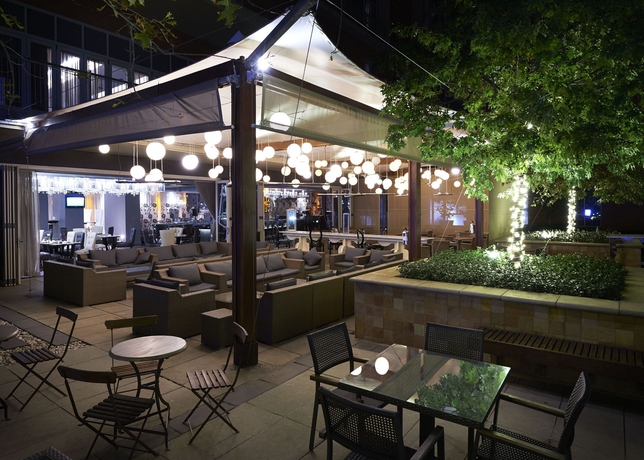 Imagen de los exteriores del Hotel Protea Fire and Ice By Marriott Jhb Melrose Arch. Foto 10