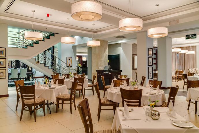 Imagen del bar/restaurante del Hotel Protea Hotel by Marriott Takoradi Select. Foto 2