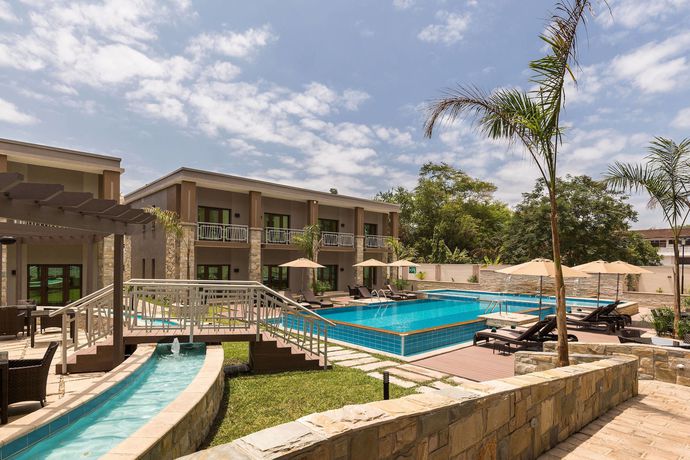 Imagen de la piscina del Hotel Protea Hotel by Marriott Takoradi Select. Foto 11