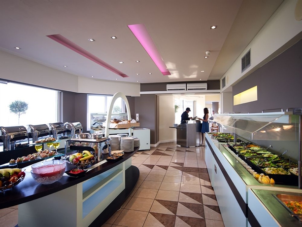 Imagen del bar/restaurante del Hotel Proteas Blu Resort - Adults Only. Foto 4