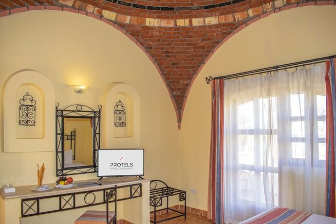 Imagen general del Hotel Protels Crystal Beach Resort. Foto 2