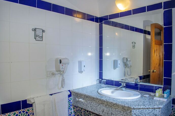 Imagen general del Hotel Protels Crystal Beach Resort. Foto 4