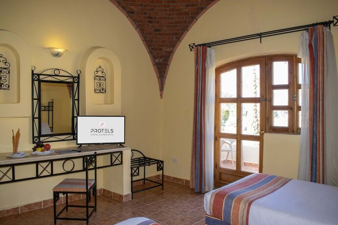 Imagen general del Hotel Protels Crystal Beach Resort. Foto 7