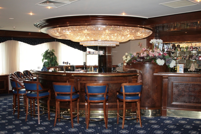 Imagen del bar/restaurante del Hotel Proton. Foto 2