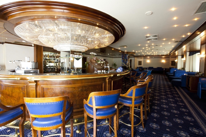 Imagen del bar/restaurante del Hotel Proton. Foto 3