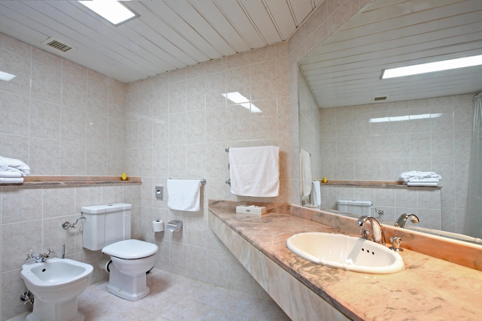 Imagen de la habitación del Hotel Proton. Foto 7