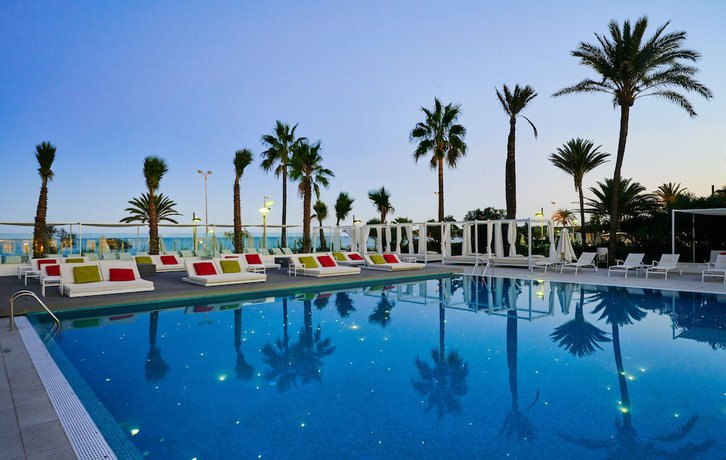 Imagen de la piscina del Hotel Protur Playa Cala Millor - Adults Only. Foto 17