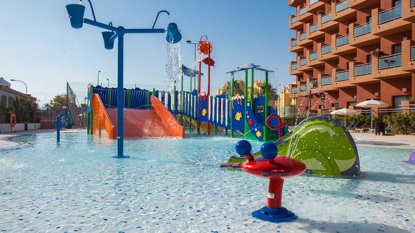 Imagen de la piscina del Hotel Protur Roquetas and Spa. Foto 12