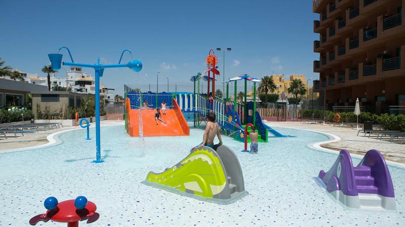 Imagen de la piscina del Hotel Protur Roquetas and Spa. Foto 14