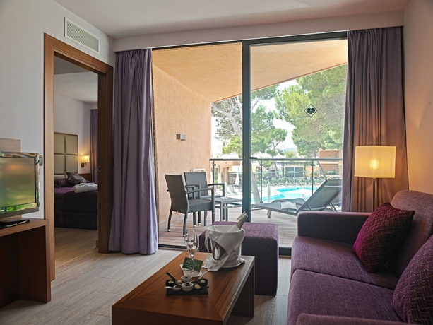 Imagen de los interiores del Hotel Protur Turó Pins. Foto 6