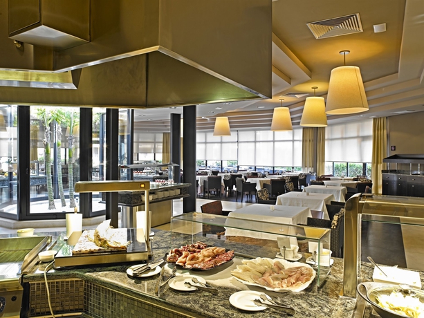 Imagen del bar/restaurante del Hotel Protur Turó Pins. Foto 2