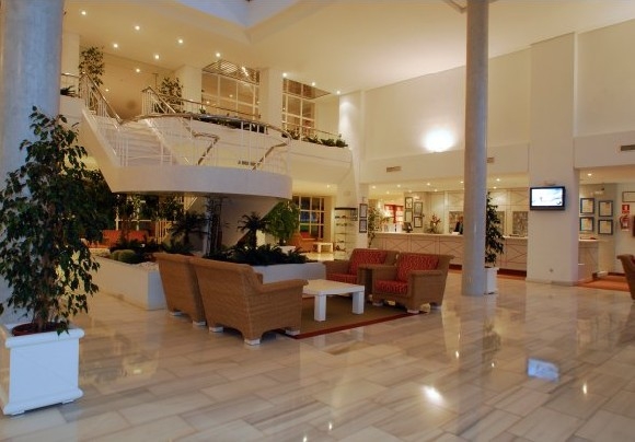 Imagen de los interiores del Hotel Protur Vista Badía. Foto 3
