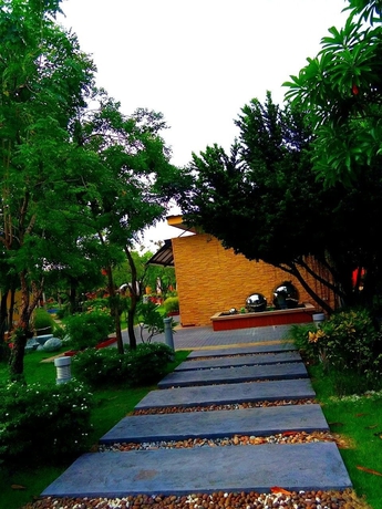 Imagen de los exteriores del Hotel Proud Garden. Foto 13