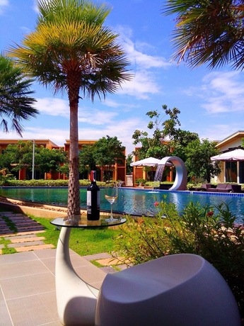 Imagen de la piscina del Hotel Proud Garden. Foto 14