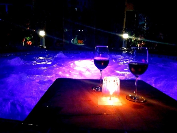 Imagen de la piscina del Hotel Proud Garden. Foto 15