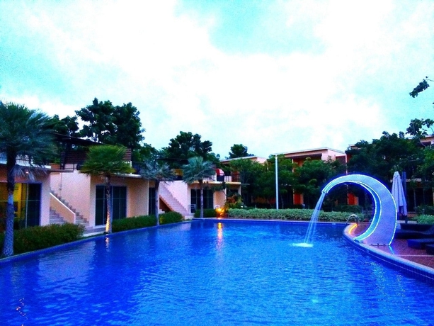 Imagen de la piscina del Hotel Proud Garden. Foto 16