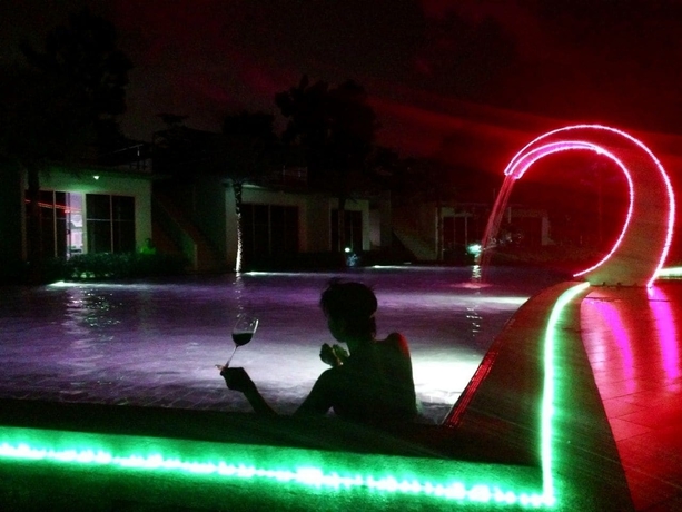 Imagen de la piscina del Hotel Proud Garden. Foto 18