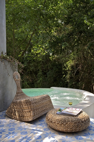 Imagen de la piscina del Hotel Proud Phu Fah. Foto 16
