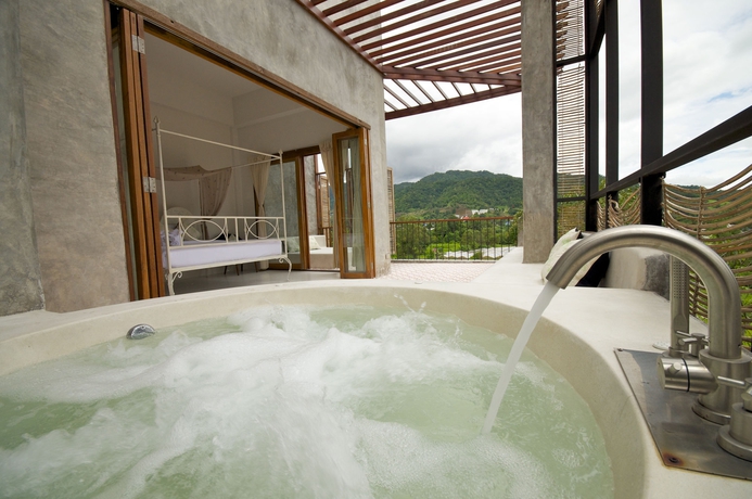 Imagen de los exteriores del Hotel Proud Phu Fah. Foto 12