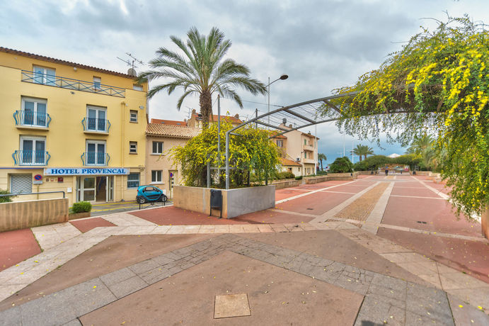 Imagen de la habitación del Hotel Proven&ccedil;al, Saint Raphael. Foto 8