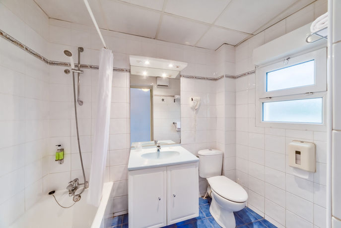Imagen de la habitación del Hotel Proven&ccedil;al, Saint Raphael. Foto 10