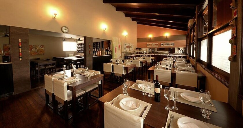 Imagen del bar/restaurante del Hotel Prov&iacute;ncia Flex De Francisco Beltr&atilde;o. Foto 6