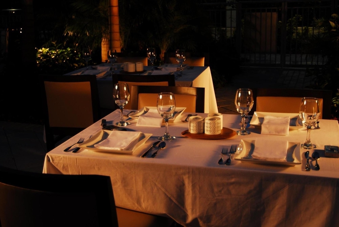 Imagen del bar/restaurante del Hotel Provident Doral At The Blue Miami. Foto 2