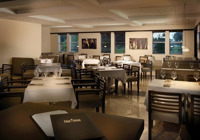 Imagen del bar/restaurante del Hotel Provident Doral At The Blue Miami. Foto 3