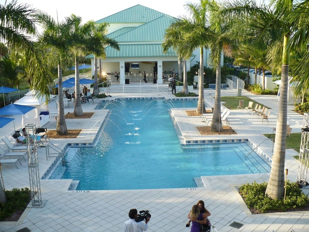 Imagen de la piscina del Hotel Provident Doral At The Blue Miami. Foto 12