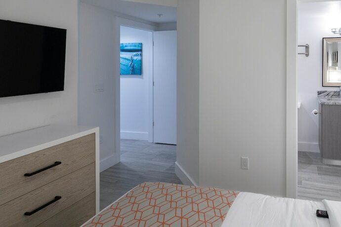 Imagen de la habitación del Hotel Provident Oceana Beachfront Suites. Foto 16