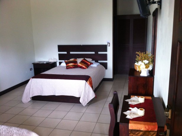 Imagen de la habitación del Hotel Provincial, Aguas Zarcas. Foto 6