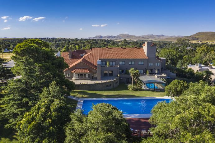 Imagen de los exteriores del Hotel Provincial Sierra de la Ventana. Foto 15