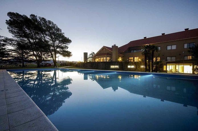 Imagen de la piscina del Hotel Provincial Sierra de la Ventana. Foto 18