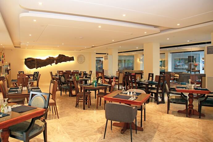 Imagen del bar/restaurante del Hotel Proxy By The Oriental Albay. Foto 15