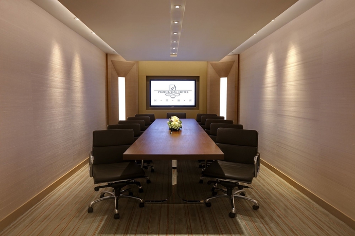Imagen de los interiores del Hotel Prudential. Foto 15