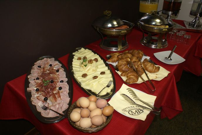 Imagen del bar/restaurante del Hotel Prunk. Foto 9
