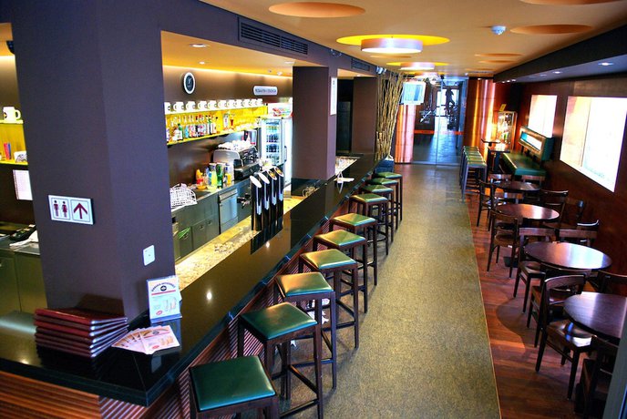 Imagen del bar/restaurante del Hotel Prunk. Foto 12